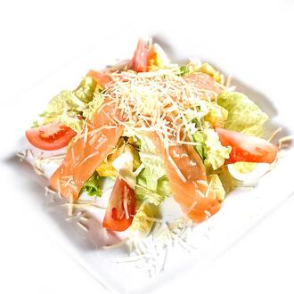 Салат Цезарь с лососем